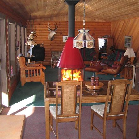 Kamloops Log Home Bed And Breakfast Esterno foto
