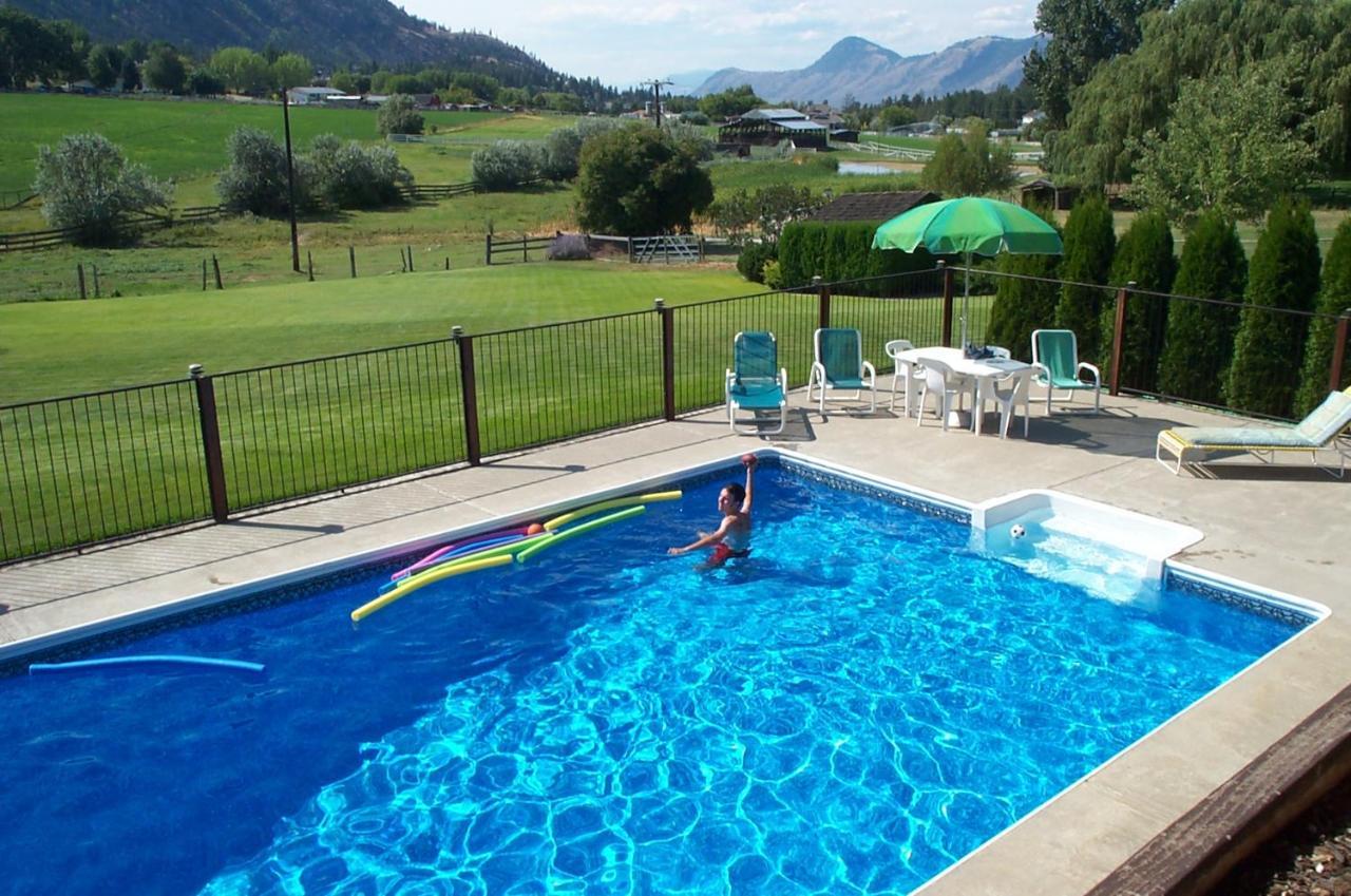 Kamloops Log Home Bed And Breakfast Esterno foto